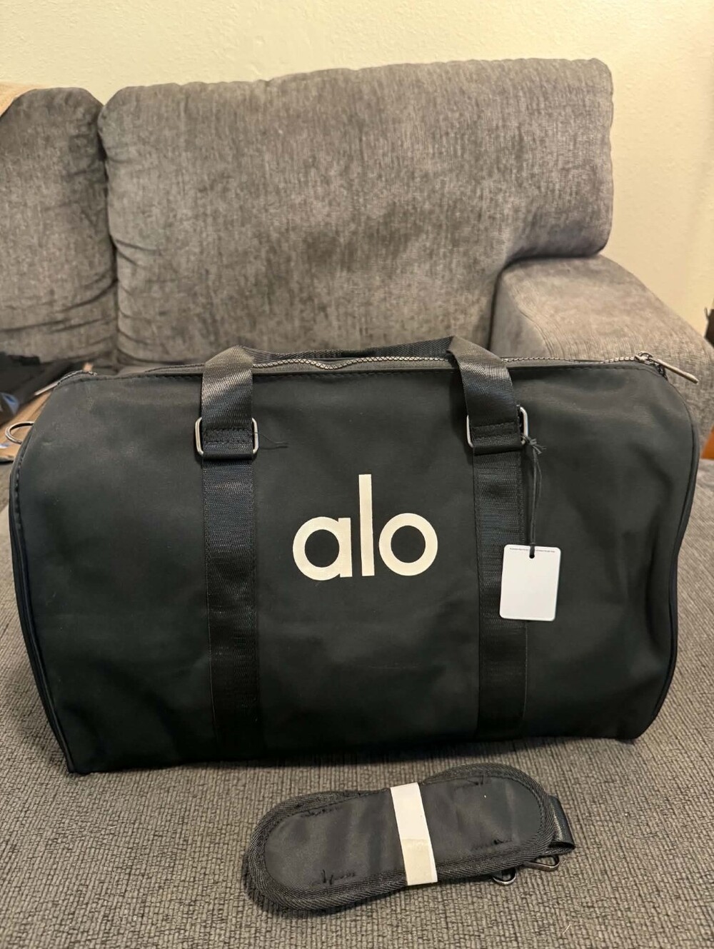 ALO Yoga Medium Black Duffle Bag Side Zip Compartment